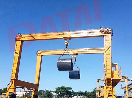 Straddle Carrier